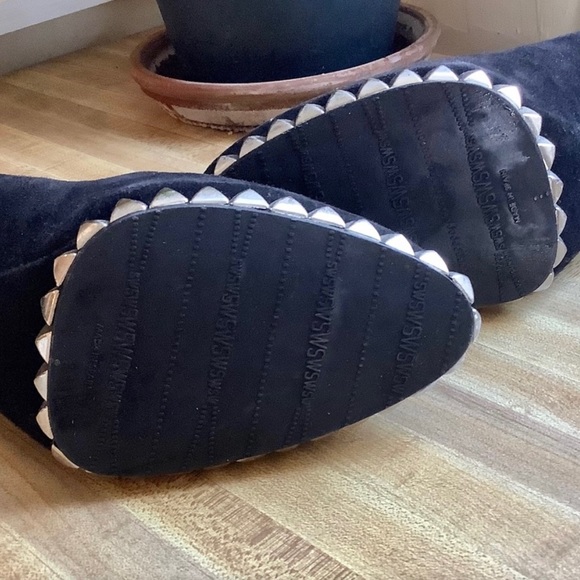 Rare Stuart Weitzman Black Suede Studded Platform Pumps Size 7 - Picture 8 of 8